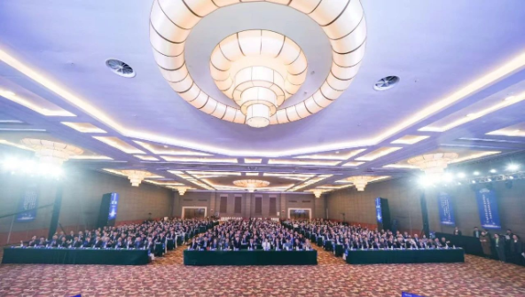 把握变局 拥抱变化——今年会健康集团召开 2025年度工作会议